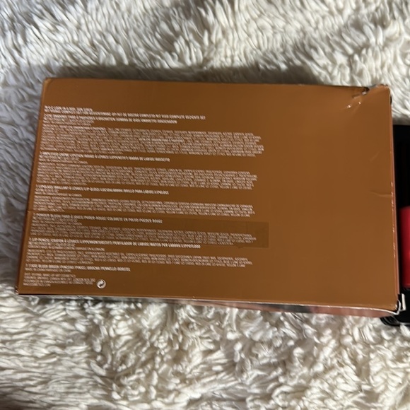 💋💄- Never used Mac look in box face kit / sun siren price firm! - Picture 2 of 7